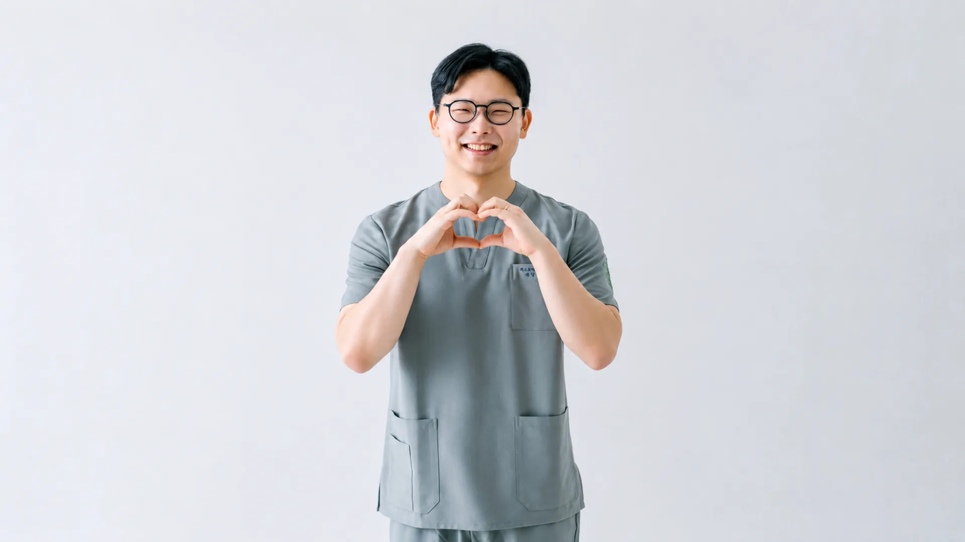 퍼스트아이소아청소년과 메인 비주얼 2